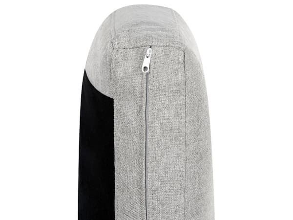 3-seters sofa i lysegrått stoff med lav rygg i Chesterfield-stil