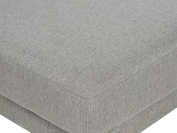 En brun polstret 3-personers sofa med skammel Moderne stuesofa