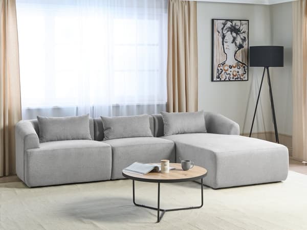 Venstrehånds 3-seters hjørnesofa Grå stoffpolstring Skinnearmlener Ekstra puter Minimalistisk moderne stil