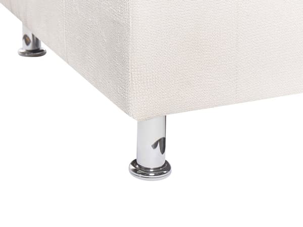 Sofa med hvidt Chenille stofbetræk til 3 personer med sølvfarvede metalben i moderne stil