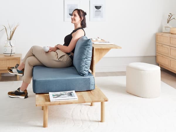 Soffa Mörkblå Polyestertyg Klädsel 2-sits med Fällbart Ryggstöd Bord Japandi Stil