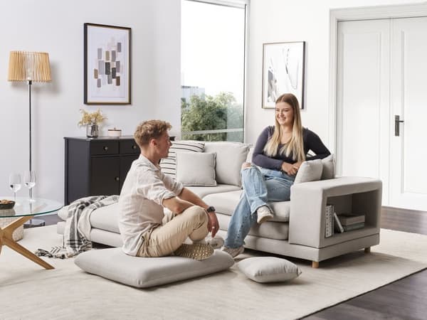 Sofa Beige Stoff Polstret 2-seter med Ottoman Polstret Rygg og Flyttbare Puter Fleksibel Ordning Moderne Stue Sofa
