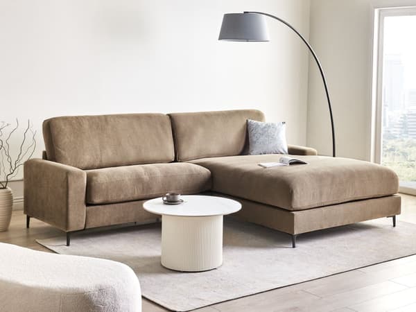 Venstre Hjørnesofa Brunt Stoff Vannavvisende Metall Svart Ben Ferdigbehandlet Rygg 3 Seter L-formet Stue i Moderne Stil