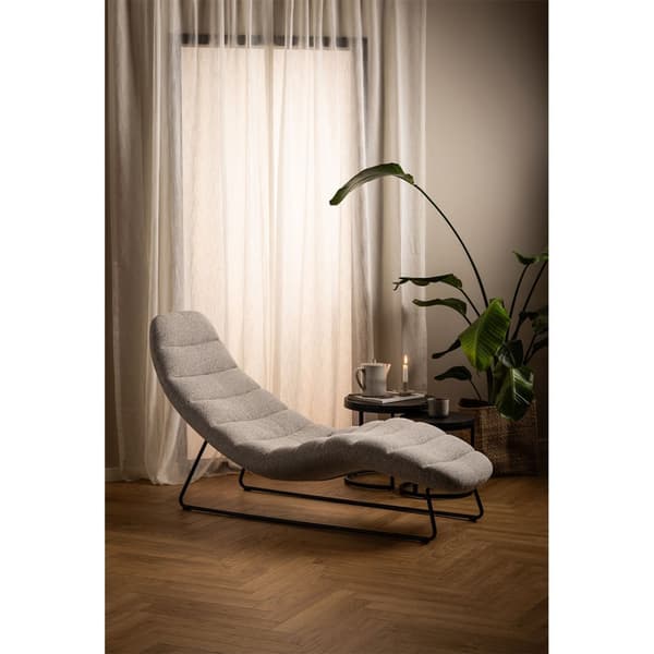 Chaplin daybed bouclé beige.