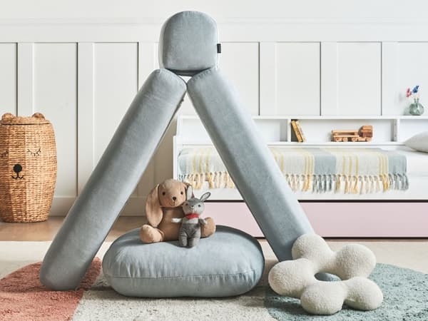 Sofa puf liggende lyseblå polstret sofa til stuen værelse med sovefunktion pude aftagelige pudebetræk moderne design