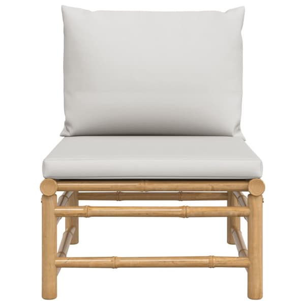 Soffa mittdel med ljusgråa dynor bambu