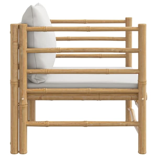 havesofa med lysegrå hynder bambus