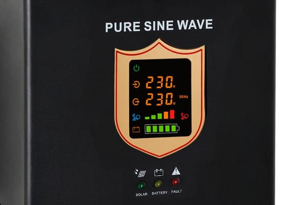 Väggmonterad solomvandlare (inverter) KEMOT PROsolar-1000 (12V 230V 1000VA/700W)
