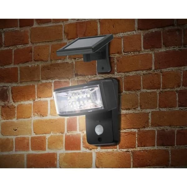 LED vägglampa med separat solpanel och rörelsedetektor. ezsolar