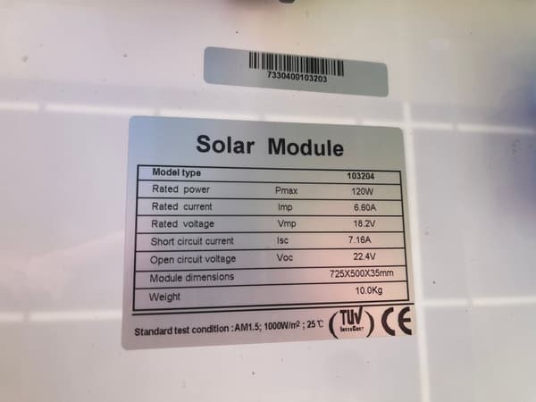 Foldable solar panel of 120 W, 12 volts.