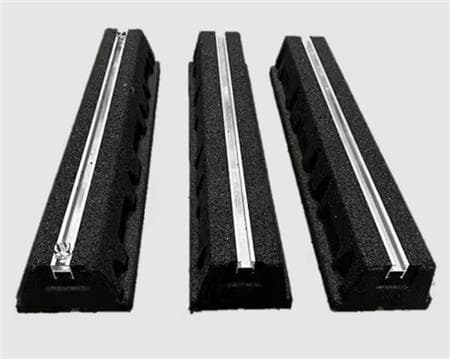 3 kpl:n sarja Kumikiinnike 600 Brooklyn Base lämpöpumpuille (90 mm korkea, 600 mm pitkä, 130 mm leveä)