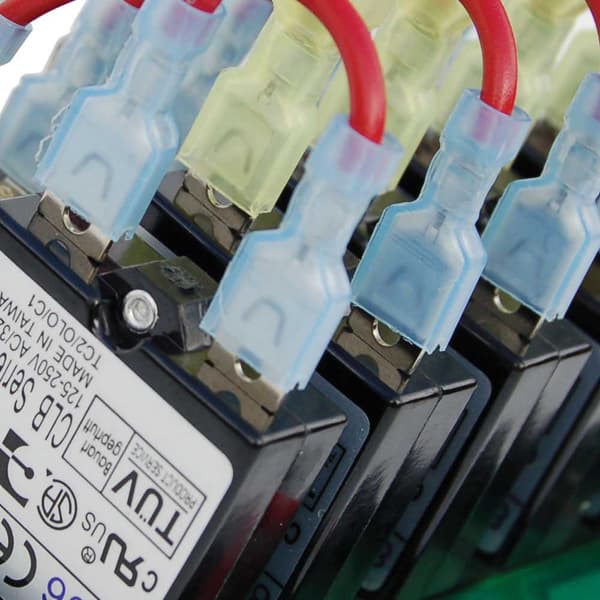 Blue Sea Systems Weatherdeck Panel Circuit Breaker 4 Position Grå