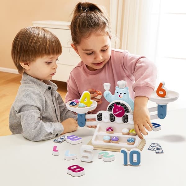 Yummy Balance Bear - TOPP LJUS - Cupcakes - Balansbrickor - Balans - Siffror - Räkna