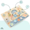 Miniatyrbillede 2 af 6: Mamabrum XL Aktivitetsbræt i træ – Plads, fra 18 måneder, sensorisk legepanel med knapper, knapper, labyrint og planeter
