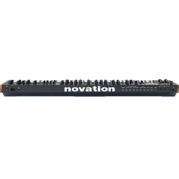 NOVATION RNO SUMMIT - 16-stämmig polyhybrid med 61 tangenter