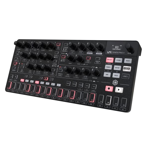 IK Multimedia Uno Synth Pro X - sintetizador analógico