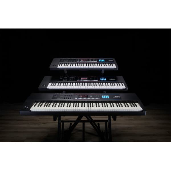 Roland Juno-D6 -syntetisator, sort