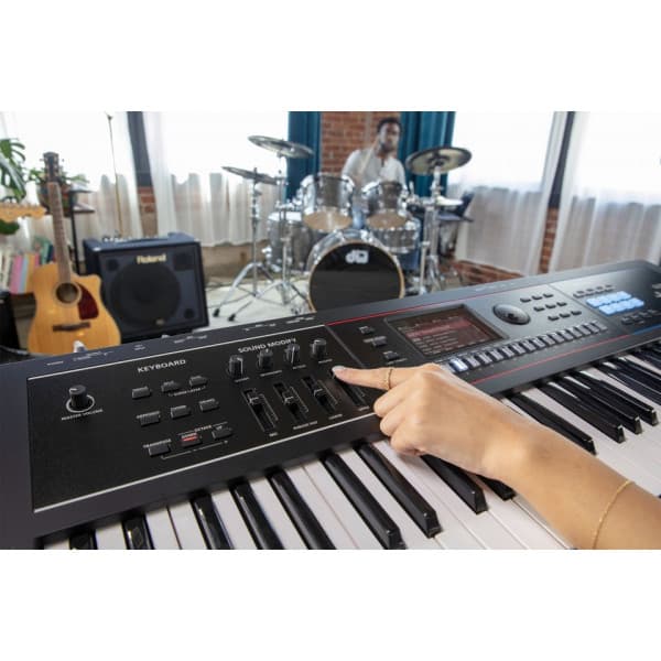 Roland Juno-D6 -syntetisator, sort