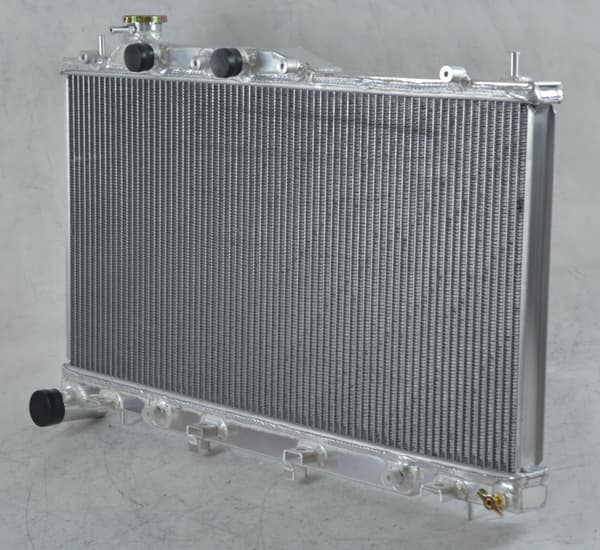 Alumiinijäähdytin, sopii 2003-2009 Subaru Outback/Liberty, ydinmitat 350mm x 685mm, kestävä alumiinirakenne