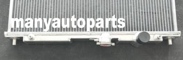 Aluminiumradiator, kraftig konstruktion, øget kølekapacitet, TIG-svejste tanke