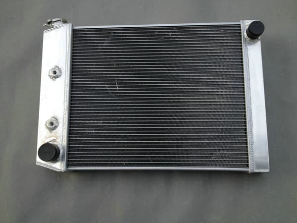 3-kernet racing aluminium køler, passer til 1972-1982 Ford Cortina 6-cylinder, forbedret køleeffektivitet, alsidig til AT/MT