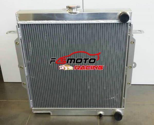 Aluminiumkøler til Toyota Landcruiser 75 Serie, kerne størrelse 500x518mm, indløbs/udløbs størrelse 38mm, kompatibel med manuel transmission.