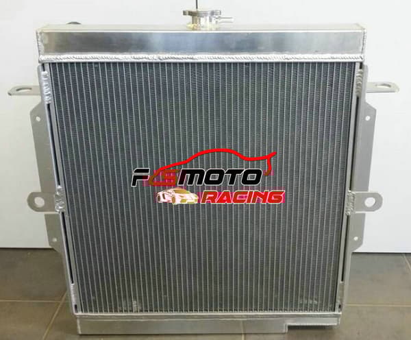 Aluminiumkøler til Toyota Landcruiser 75 Serie, kerne størrelse 500x518mm, indløbs/udløbs størrelse 38mm, kompatibel med manuel transmission.