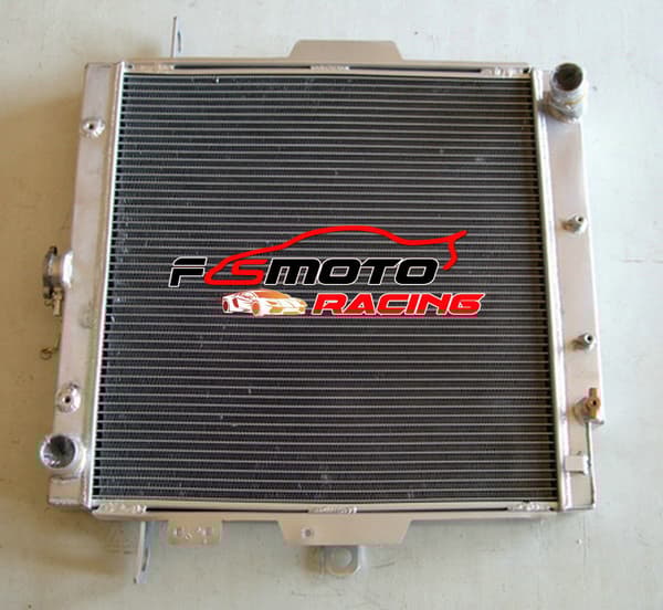 Aluminiumkøler til Toyota Land Cruiser, kerne størrelse 520mm x 500mm, indløbs/udløbs størrelse 38mm, optimeret til dieselmotor.