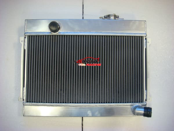 3Række Aluminium Radiator, Forbedret Kølekapacitet, Holdbart Luftfartsgrad Materiale, Præcisionspasform til Datsun 1600