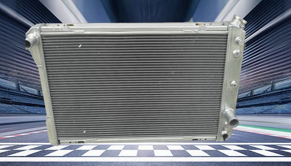 Aluminiumkøler til Chevy Camaro/Pontiac Firebird, 3-rækket design, højtydende køling, holdbar konstruktion