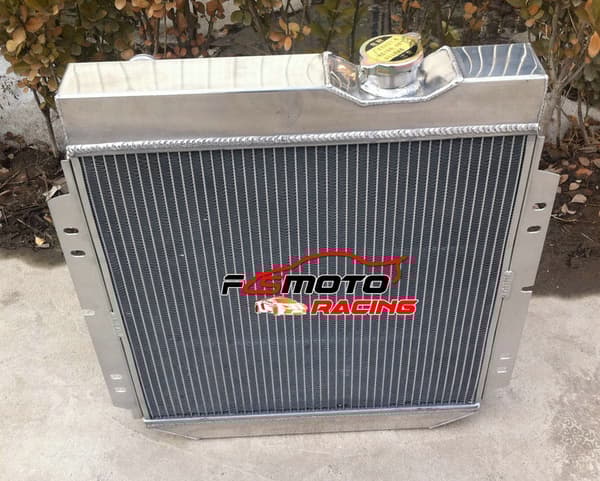 Ford Mustang Radiator, 3-rækket aluminiumdesign, forbedret køleeffektivitet, automatisk transmissionskøler inkluderet