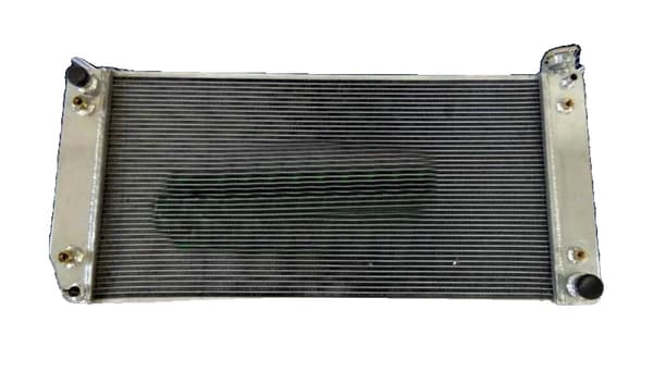 Aluminiumkylare för Chevy C/K-serien, passar flera V8-modeller, robust konstruktion, optimala kylmått