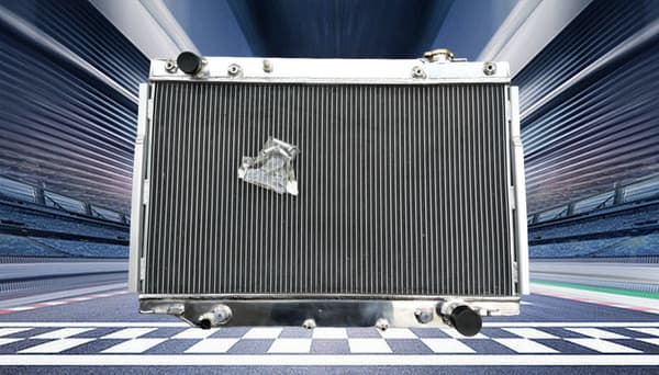 Aluminiumkylare med fläkt, passar Toyota Land Cruiser och Lexus LX450, hög prestanda, robust design