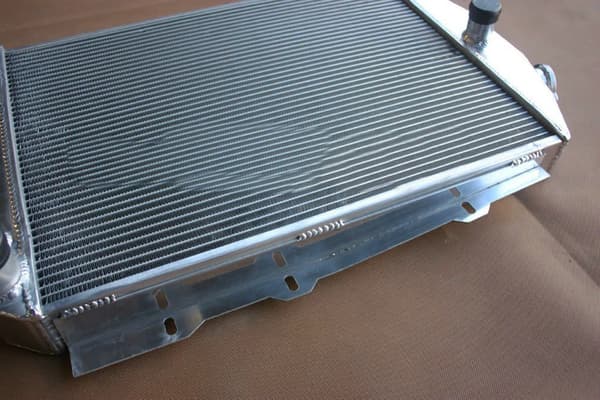 Aluminiumkylare, 3-radig kyldesign, perfekt passform för Chevrolet 350 V8, hållbart legerat material