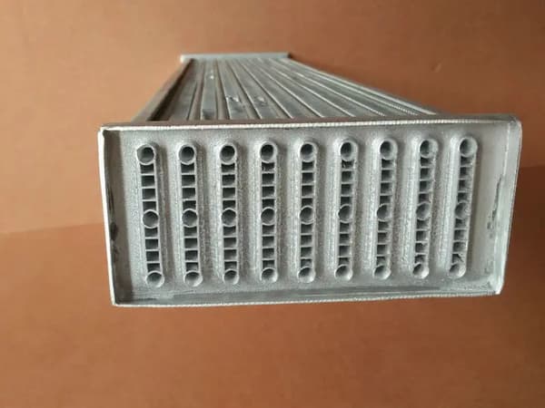 FMIC Aluminium Turbo Intercooler, 550mm Kerne Størrelse, 2.25" Indgang, Front Placering