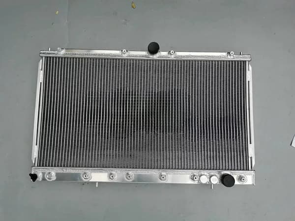 Aluminiumkylare, Förbättrad kylkapacitet, Kraftig konstruktion, Precisionssvetsningsteknik
