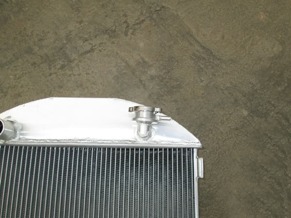 3-rækket aluminiumskøler, optimeret køleeffektivitet, præcisionspasform, holdbar legeringskonstruktion