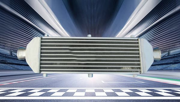 Universell Aluminium Intercooler, 520x150x50 mm kärnstorlek, 2,6" inlopp/utlopp, förbättrad kylningseffektivitet