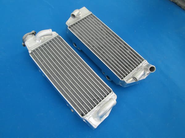 L&R Aluminium Radiator, Forbedret Køleydelse, Holdbar Konstruktion, Præcisionsingeniørarbejde