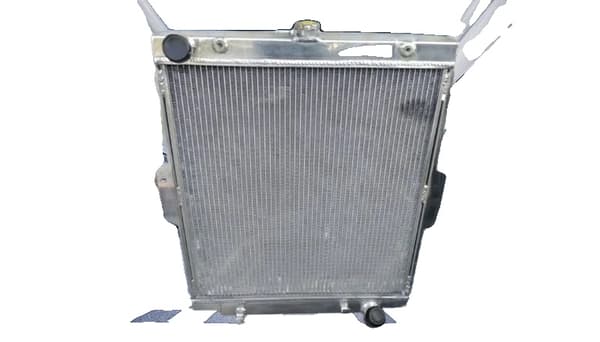 3-radig aluminiumkylare, kompatibel med Toyota Landcruiser HDJ78 HDJ79, effektiv kylning, hållbar konstruktion