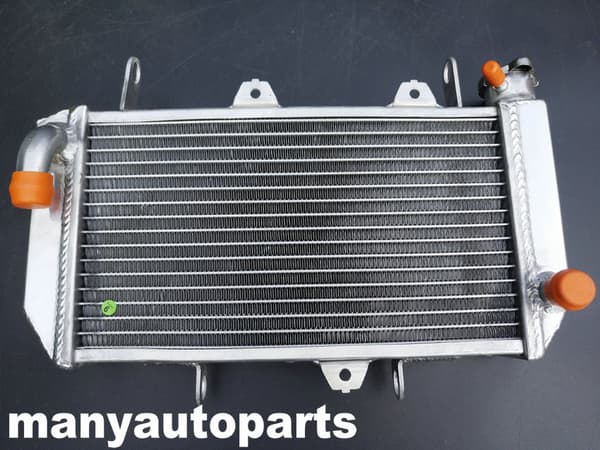 Aluminiumkylare, kraftig konstruktion, ökad kylkapacitet, perfekt passform för Yamaha YFZ450R och YFZ450X