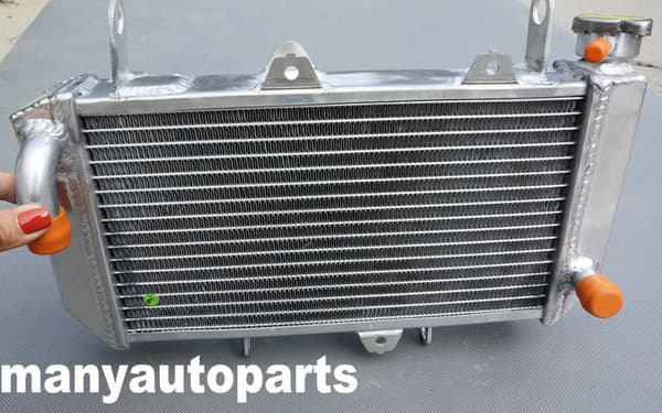 Aluminiumkylare, kraftig konstruktion, ökad kylkapacitet, perfekt passform för Yamaha YFZ450R och YFZ450X