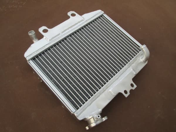 Aluminiumradiator, kärnstorlek 7.87"x11.7"x1.2", totalstorlek 13.22"x11.9"x3.97"