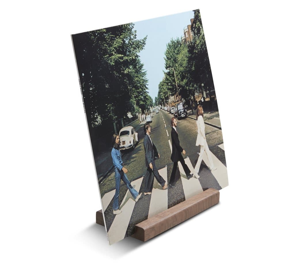 Hylla för vinylskivor i valnötträ