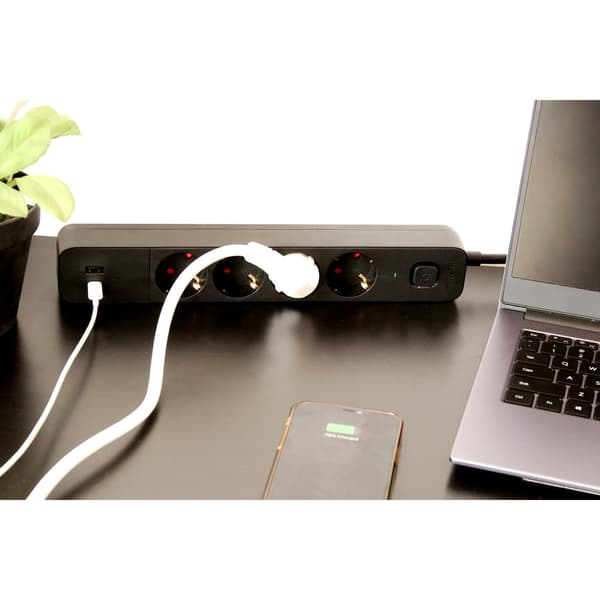 Namron Skjøteledning 4-veis Jord USB-A/C 1,5m Sort