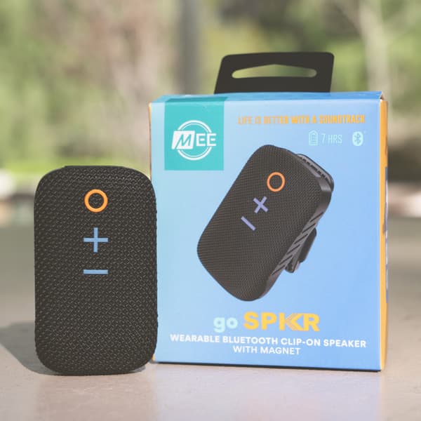 MEE audio BÆRBAR CLIP-ON BLUETOOTH-HØJTTALER MED MAGNET OG HØJTERTELEFON