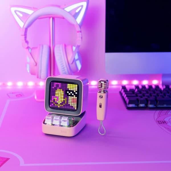 Divoom™ Ditoo Mic - Bærbar højttaler - Med trådløs mikrofon - Pixelart - Pink