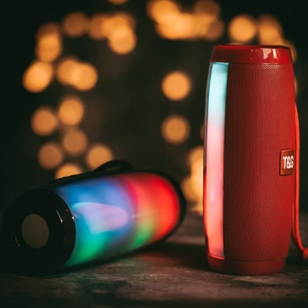 Bluetooth 4.2-högtalare upplyst 10W Bärbar 360° Full Surround-ljud, Dubbel trådlös anslutning, IPX7 vattentät, trådlös räckvidd, H