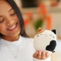Miniatyrbilde 4 av 5: Cam the Cat Bluetooth-høyttaler – Squishmallows med Plysj og Stereolyd