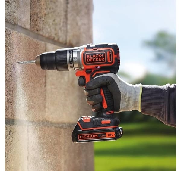 BLACK & DECKER, 18V borrmaskin med 2x2,0 Ah batterier, BCD383D2XK-QW